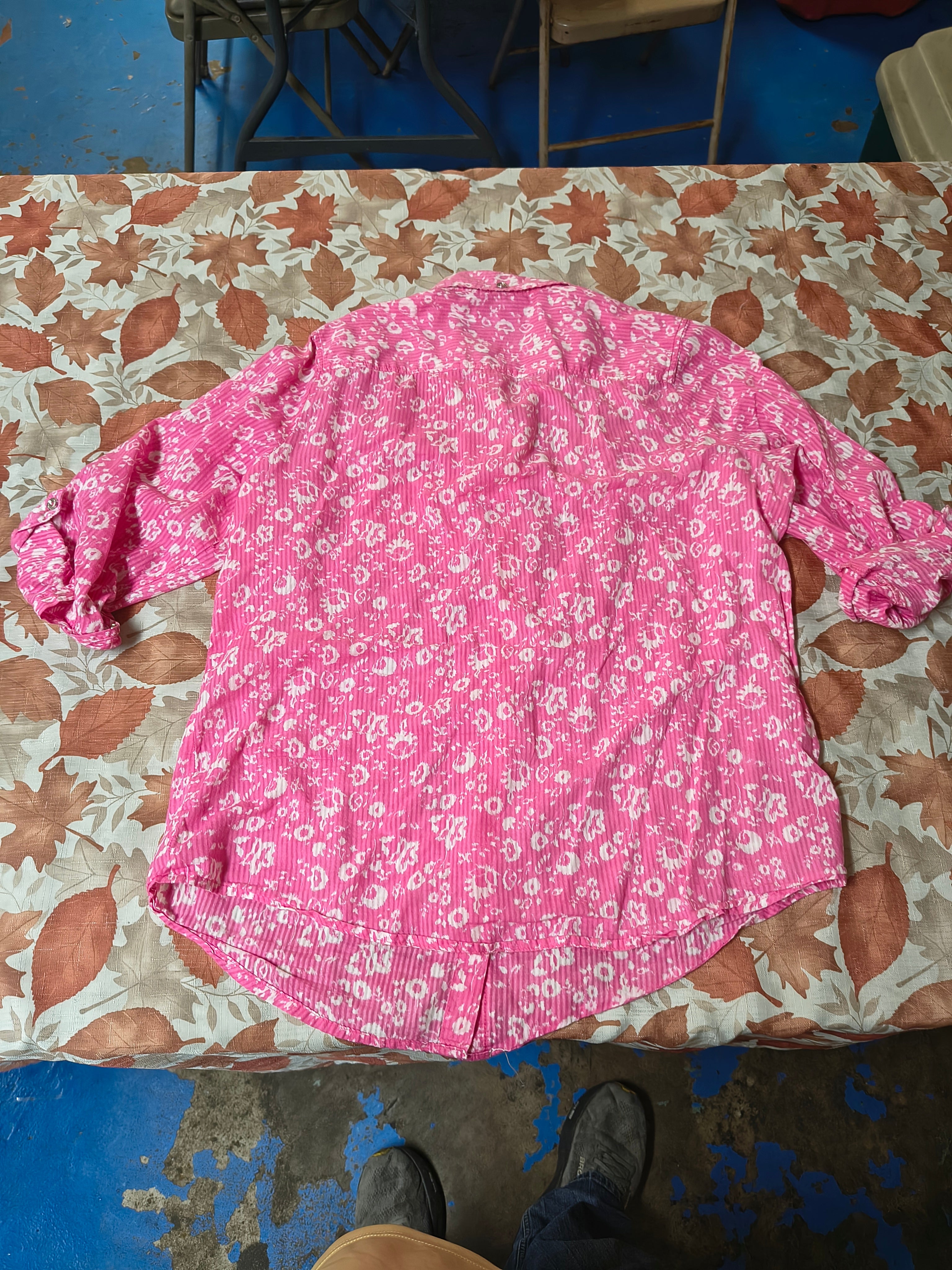 Ladies large kim rogers button up shirt